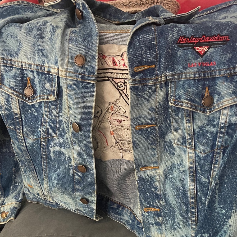 Harley-Davidson Acid Wash Blue Denim Jacket with Red Logo size 12